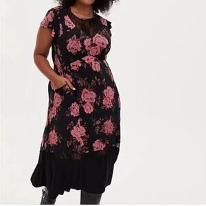 Plus Size Lace Open-Back Dress in Floral, Size 3X by Torrid